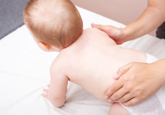 como-puede-ayudar-la-osteopatia-a-los-problemas-digestivos-de-mi-bebe_img85523t1